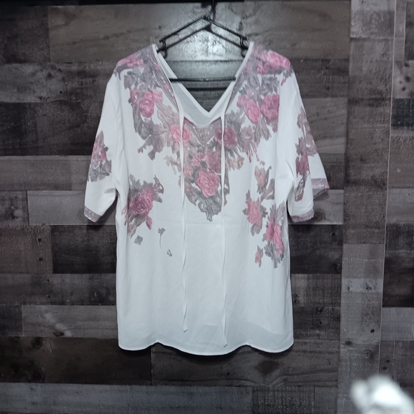 Tops - Floral Print V-Neck Women's Top